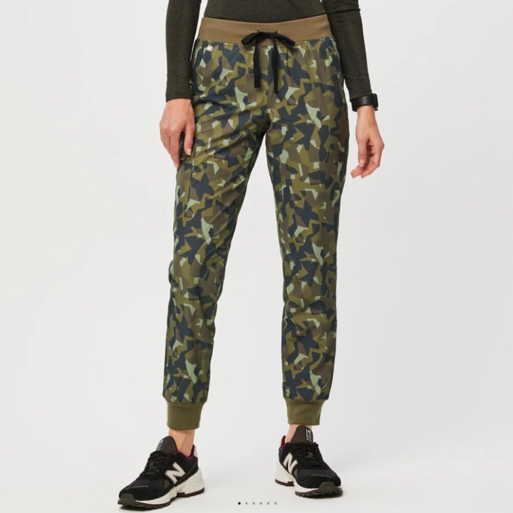 Camo Martini Olive High Waisted Zamora™ FREEx™ - Petite Jogger Scrub Pants